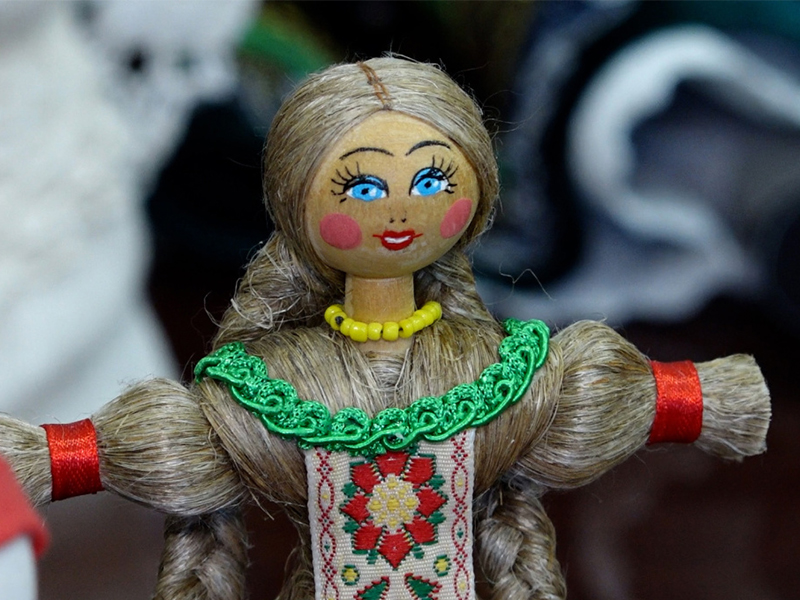 На Вологодчине впервые проходит конкурс «Кукла в национальном костюме».